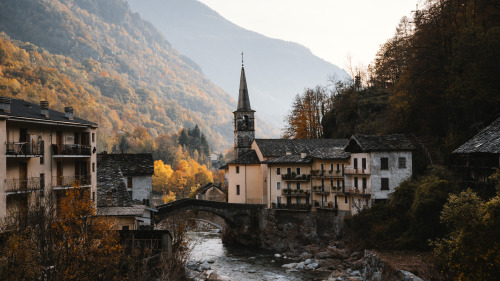 Autumn bliss in the Aosta Valley, Italy.
