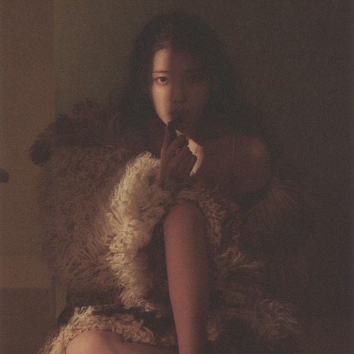 IU, Lilac Photo Book scans.