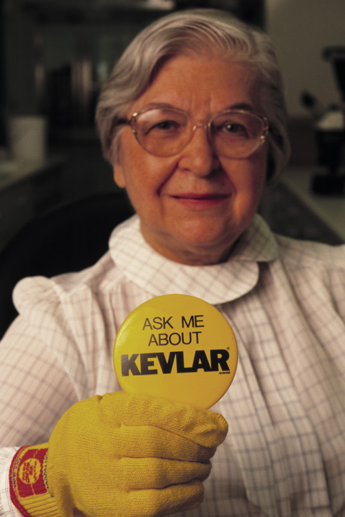 yearofwomen:APRIL 18 - STEPHANIE KWOLEKWhile working at DuPont in 1964, American chemist discovered 