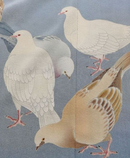 Hato (pigeons/doves) galore for this soft blue furisode and matching fukuro obi (seen on). In Japan,