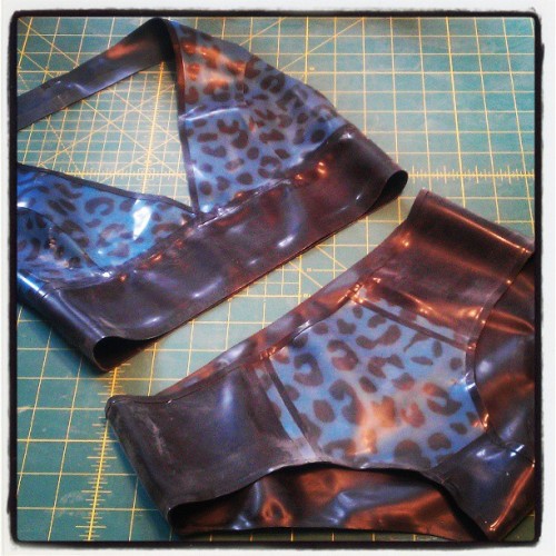 Sending this cute 2-piece set to Sweden today!! #missrubberworld #fdllatex #latex #leopardprint