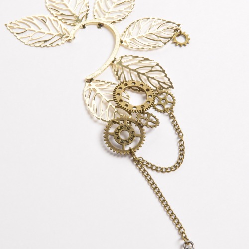 steampunk-and-junk:IRON LEAF Ear Cuff (SPF21-A023 GLD/F) ¥6,264 （本体価格 ￥5,800)