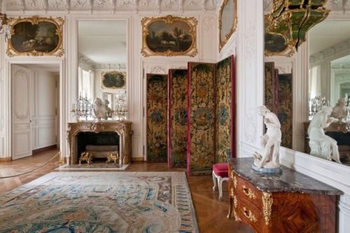 grandestates101:Palace Of Versailles, Madame Victoire’s 2nd Antechamber.