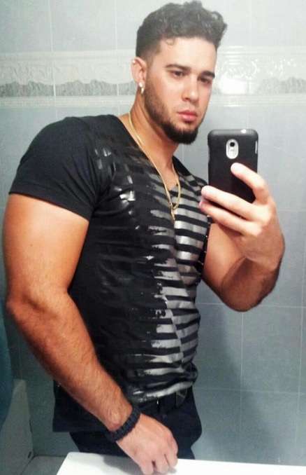 thehornyguys:  Hung papi