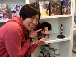 Old photo from January 2015 of Kamiya Hiroshi (Levi) pointing excitedly at his Ackerman family Shingeki no Kyojin merchandise!More moments with the SnK seiyuu!