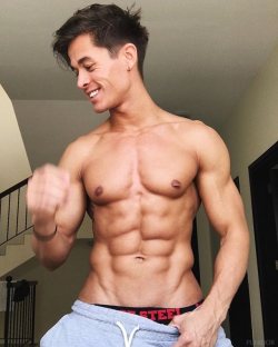 Shirtless Sexy Guys