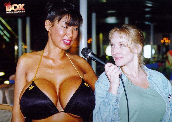 big90s:Danni Ashe interviews a very young Minka for the Hot Box.