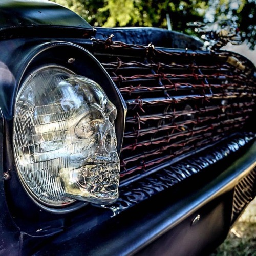 magicalandsomeweirdhometours: Skull headlights and a barbed wire grill. http://www.motorcitymodified