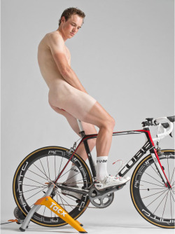 exhibition-i-st:  Cyclist tan