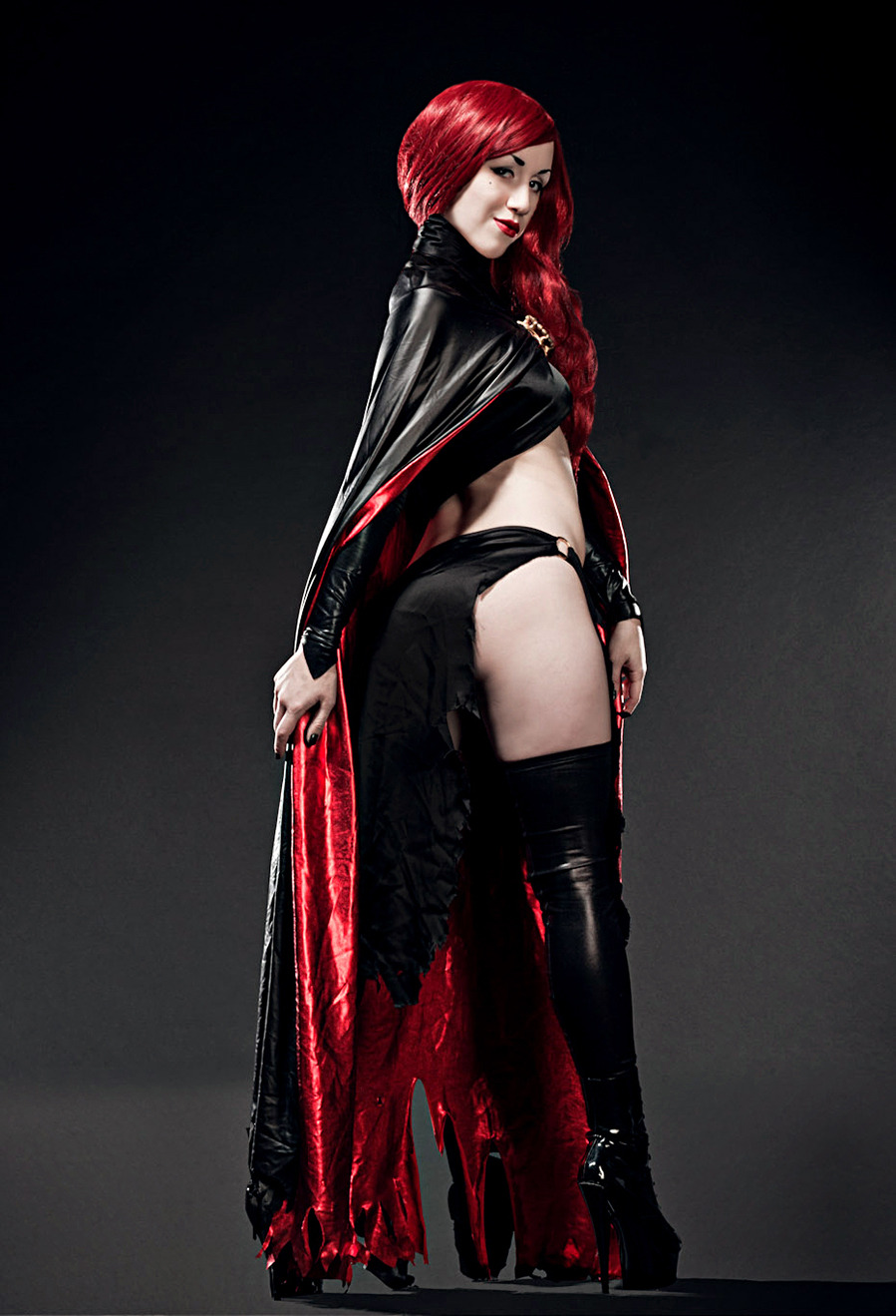 dezi-desire:  My Goblin Queen / Madelyne Pryor cosplay.Photographer: Raymond FryerCosplayer/Model: