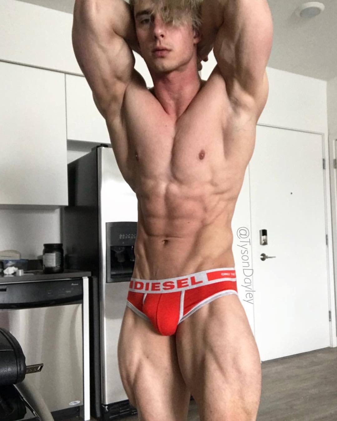   Tyson Dayley WBFF Pro @Tysondayley  