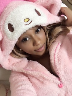 ebunnybee: It’s cold enough for My Melody fluffy pjs 🐰💕