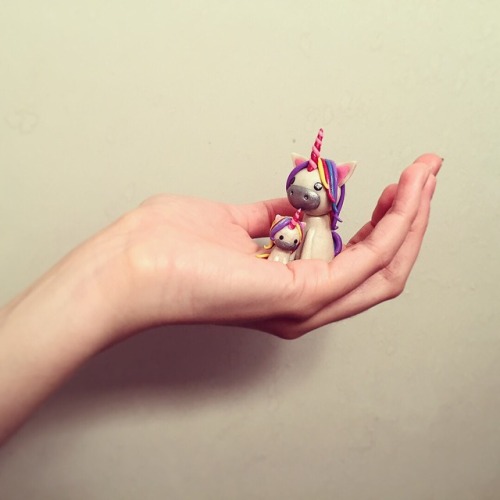 Look at these tiny Unicorns my friend made me for Christmas fjkdnfdklsmsnfktl