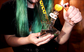 legalize-stoner: legalize-stoner:  New post / re-blog on coffeepotsmokin http://coffeepotsmokin.tumblr.com/post/122266084104/lem0n-haze-delta-9-bong-rips