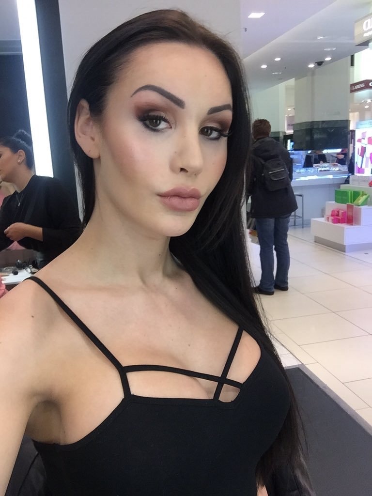 goodbyedarkhorse:  Kimberlee Appreciation Post