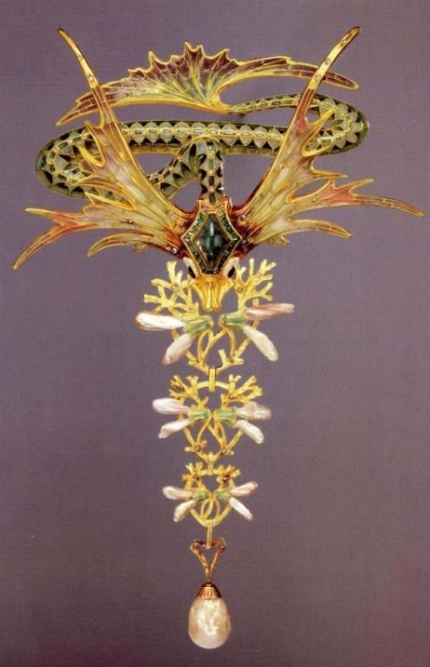 artnouveaustyle: Corsage ornament for “Winged Serpent”, Georges Fouquet, 1902