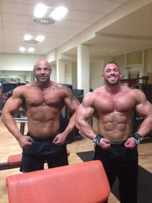 thick.muscular.sexy.guys