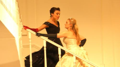 parmandil:Lucy Crowe and Katarina Bradic in Claus Guth’s production of Rodelinda. De Nationale Opera