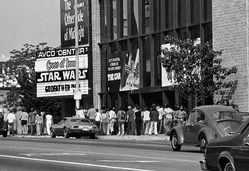 fuckyeahvintage-retro:  Star Wars opening day across America, 1977