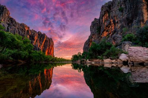 oneshotolive:  Bandilngan (Windjana Gorge), Western Australia at Sunset [OC] [1500x1001] IG: @paulmp 📷: paulmp 