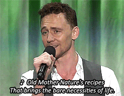 Tom Hiddleston singing ‘The Bare Necessities’ at D23 