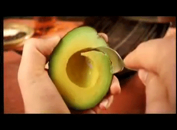 uglyshelly:  beautifulpicturesofhealthyfood:  Avocado porn…  Mmmmmm so good! 