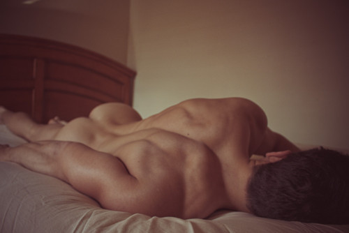 fuckyeaimgay:  Constant Gay Porn - Follow for more 