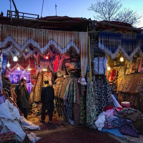 everydayafghanistan:“Even amid urban Kabul, oases of colour punctuate the colourless Afghan landscap