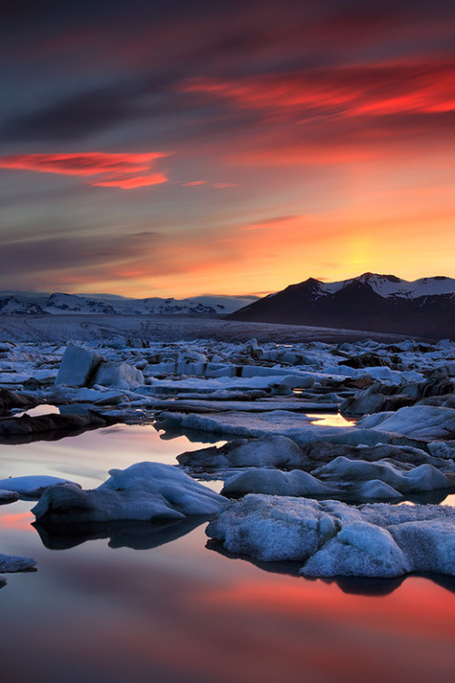 sundxwn:  Jokulsarlon in Midnight Sun… by Iurie Belegurschi