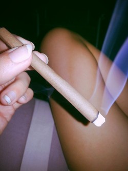 stayb1azed:  ciryl:   blunt before bed  