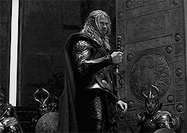 simplychrishemsworth: asgardian dork in a cape