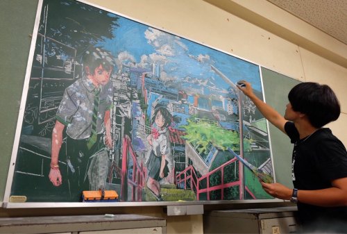 Japanese art teacher Hirotaka Hamasaki blows everyone away with amazing chalk masterpieces.