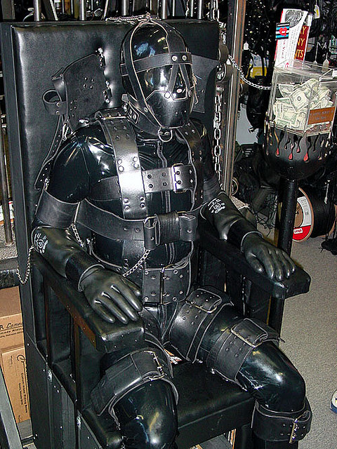 rubberbondageboy:  glovesandbondage:  alm2009:  Dawg had been doing such a good job