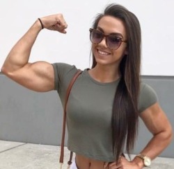 femalemuscletalk:  Gun show and lookin good!