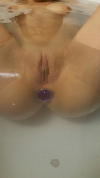 mrmrssecretblog: Zoe wearing her princess plug in the tub ;) Love it @our-sexcapade plugged in the t