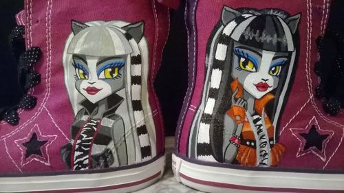 wearmyart: Hand painted ‘Monster High’ custom kids Converse. Shoes made to order! Visit my Etsy, 