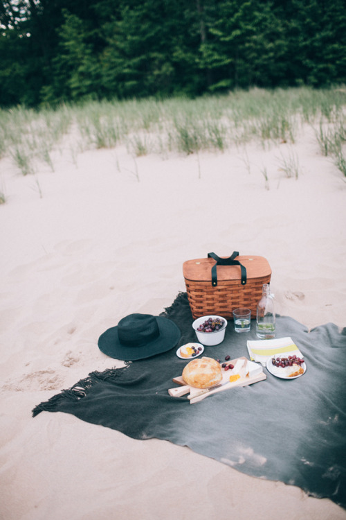 enjoy life&hellip;summertime picnic. refuge.squaremeal:(via smitten studio // sarah sherman samuel »