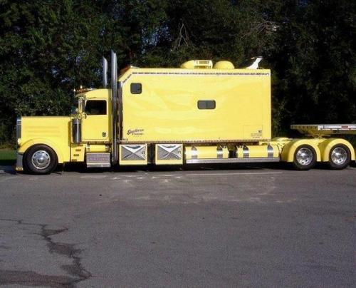 Peterbilt custom 379 livin large