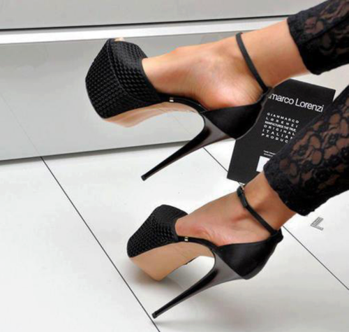 hellohighheels:  Hello High HeelsHelloHighHeels2.com