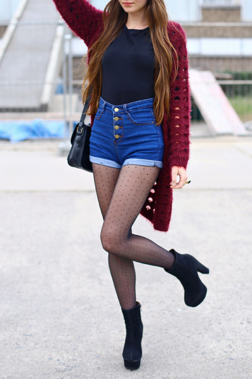 tightsobsession:  Maroon long cardigan, denim shorts and tights with dots. Via Help! I Have Nothing 