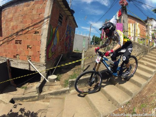 labeda: Prova de Downhill urbano realizada na comunidade do Pavão - Pavãozinho, RJ - Brasil, nos di