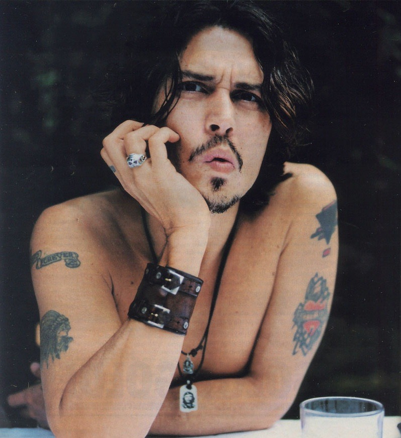 volas-misticass:  coolstoryfuckface:  Johnny Depp by Patrick Demarchelier, 1999 