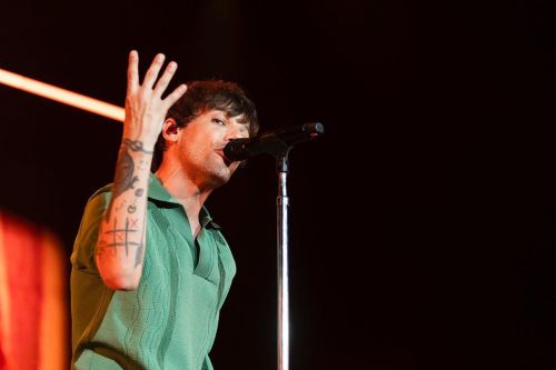 louistomlinsoncouk: Louis on stage in Monterrey, Mexico - 11/6