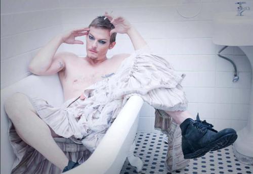 proud-to-be-a-freak:  New sexual orientation: Hot people in bathtubs…