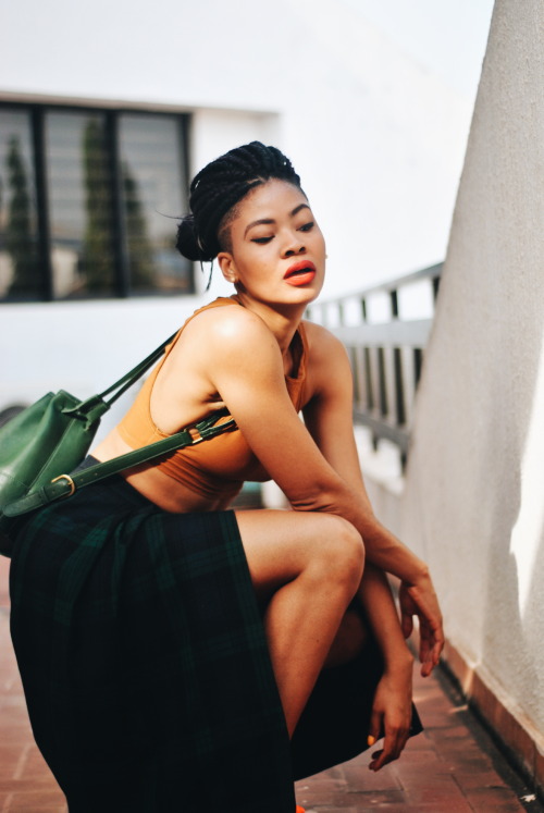 thebeautyofmelanin:teffthedon:+/- [27-12-14] - Self-portrait /// the Golden Hour in Nigeria is unlike any I have ever seen. (’:  she’s magic.
