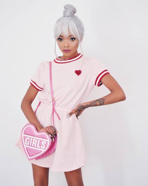nyanelebajoa: ❤️ this dress by @valfre 💕 with my new @skinnydiplondon bag 