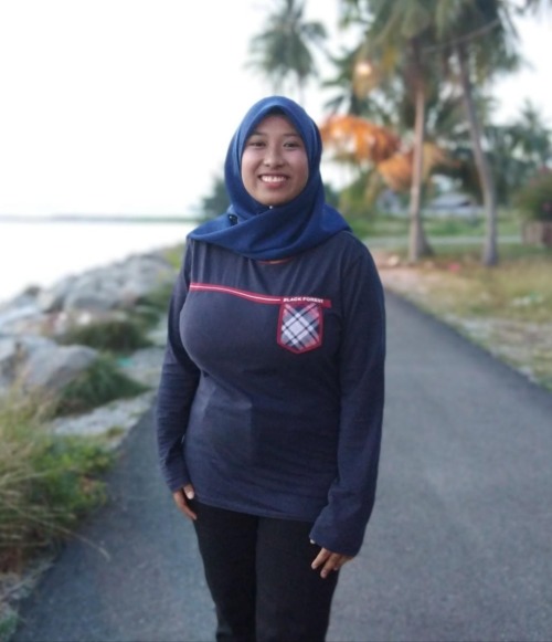 Aku Tak Boleh Betul Kalau Tgk Awek Tudung Tpi Tetek Besar Selambak Mcm Tembikai Ni. Dpt Kat Aku Mmg Aku