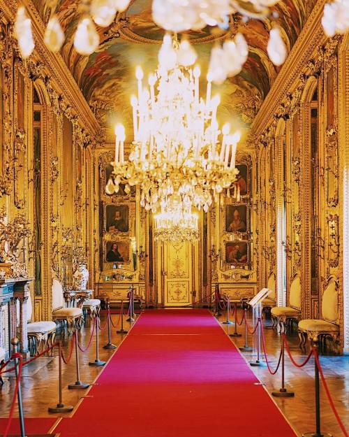 When your interior decorator has the Midas touch ☝️ #Turin via Instagram ift.tt/2ieOoIc