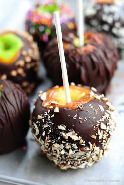 hoardingrecipes:  Chocolate Caramel Apples