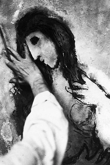 kvetchlandia:  Izis     Marc Chagall at Work, Paris      1964  “My name is